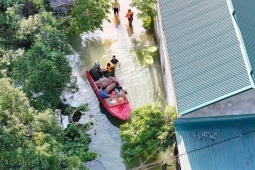 Lũ dữ hoành hành, hàng chục hộ dân Cao Bằng tiếp tục sống trong cảnh ngập lụt