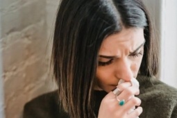 Bạn trẻ - Cuộc sống - Cầm thiệp cưới chị dâu đưa, tôi uất nghẹn, thương anh trai vô cùng