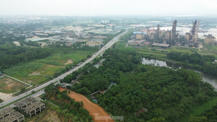 Tuy nhiên, dự án bị “khai tử” là một chuyện, nhưng việc còn hơn 3h là khu vực sinh sống của gia đình ông T.Đ.M và nhiều hộ gia đình thuộc địa bàn xã Thụy Vân dù đã nhận được thông báo thu hồi đất, cũng như văn bản dự kiến phương án bồi thường, hỗ trợ khi thu hồi đất. Nhưng đến nay vẫn chưa nhận được khoản bồi thường nào.