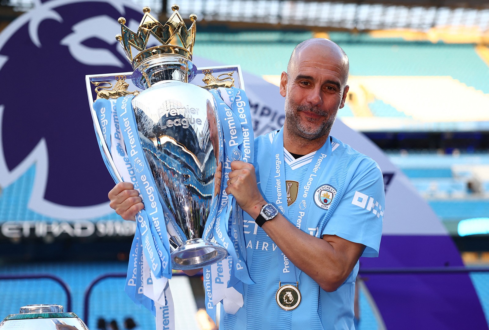 Pep Guardiola - Man City trên đỉnh Ngoại hạng Anh: Sự nhàm chán & toan tính của đế chế màu xanh - 15