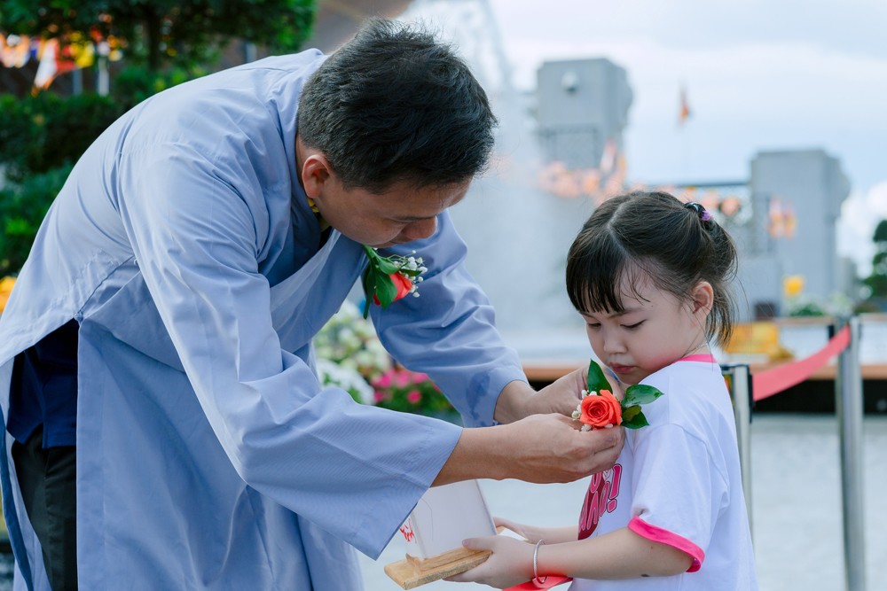 Du khách xúc động hoà vào nghi lễ thiêng liêng trong lễ Vu Lan tại núi Bà Đen - 4