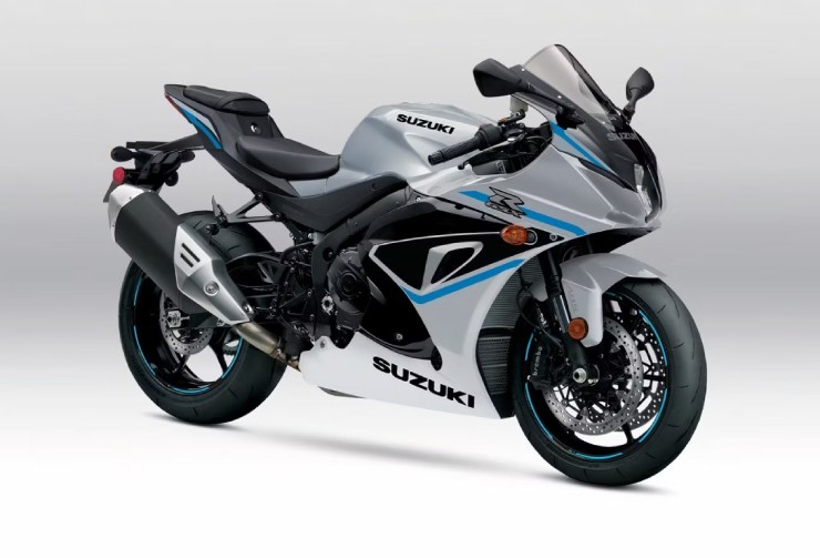 6. 2025 Suzuki GSX-R1000 có giá niêm yết 16.499 USD (409,67 triệu đồng), thiết kế gọn gàng, trang bị nhiều công nghệ hỗ trợ lái xe. Sức mạnh xe đến từ loại động cơ 4 xi lanh thẳng hàng, dung tích 999,8cc, cho công suất tối đa 196,2 mã lực.