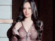 Thời trang - Mai Phương Thúy khoe body với áo siêu mỏng