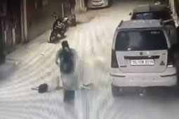 Media - Clip: Lấy quần áo trên ban công tầng 3, cô gái ngã xuống đất tử vong