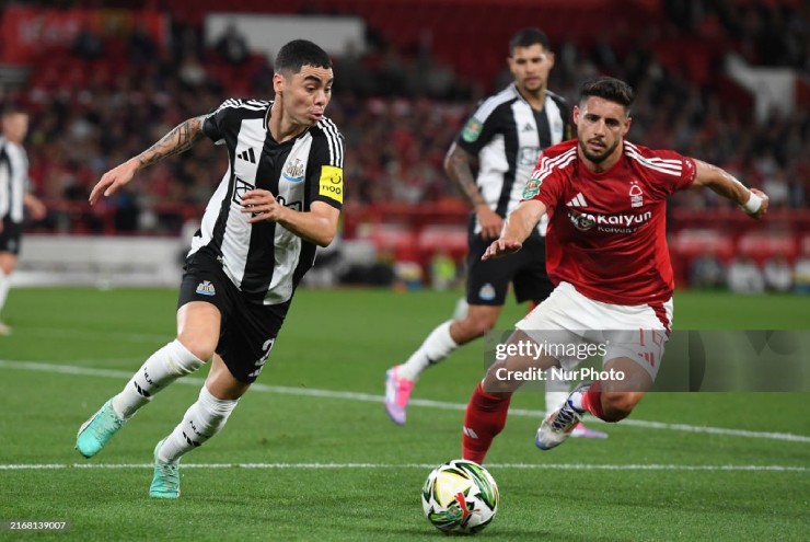 Newcastle có được bàn thắng sớm nhưng Nottingham Forest chơi rất kiên cường