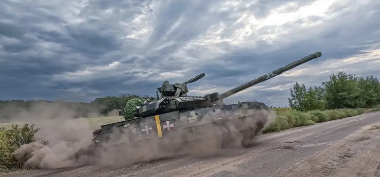 Xe tăng T-84 của quân đội Ukraine chiến đấu ở vùng Kharkiv. Ảnh: Forbes.