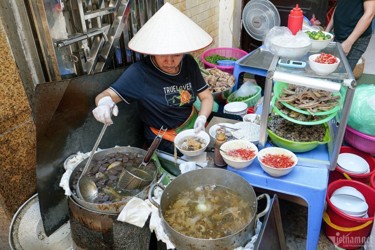 Bún ngan Nhàn là địa chỉ quen thuộc của rất nhiều du khách