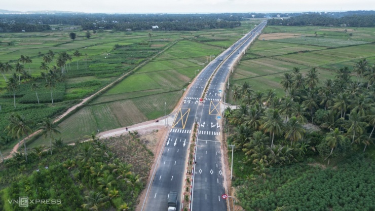 Tuyến đường ven biển Bình Định nối quốc lộ 1 với biển Tam Quan chính thức thông xe