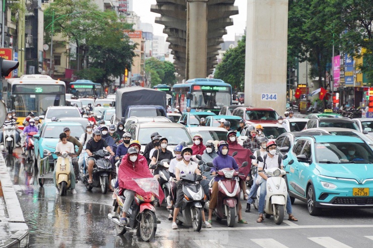 Các tuyến đường tại Hà Nội ùn tắc nghiêm trọng do người dân về quê sớm trước lễ 2/9