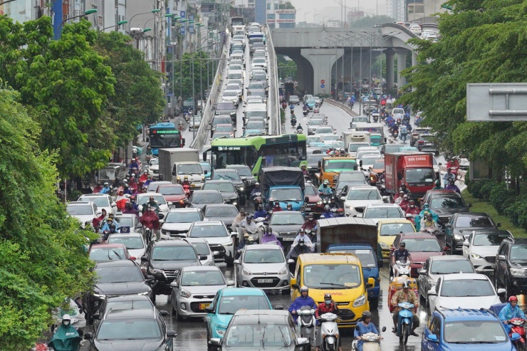 Hà Nội kẹt cứng vì dòng người ồ ạt về quê sớm trước kỳ nghỉ Quốc khánh