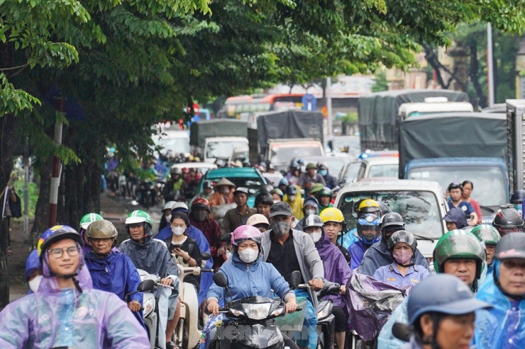 Các tuyến đường tại Hà Nội ùn tắc nghiêm trọng do người dân về quê sớm trước lễ 2/9