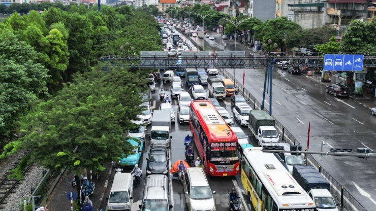 Các tuyến đường tại Hà Nội ùn tắc nghiêm trọng do người dân về quê sớm trước lễ 2/9