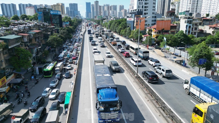 Dự báo trong hôm nay và ngày mai, tình trạng giao thông ở các tuyến đường huyết mạch sẽ căng thẳng hơn.