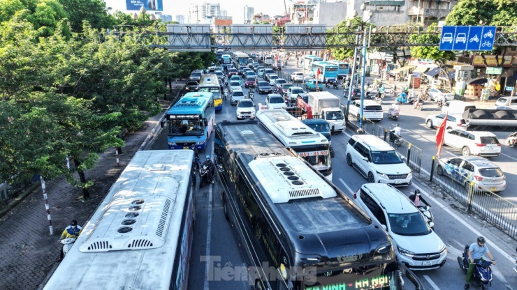 Đường phố Hà Nội kẹt cứng người về quê nghỉ lễ Quốc khánh