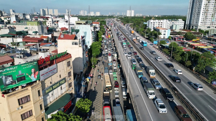 Đường phố Hà Nội kẹt cứng người về quê nghỉ lễ Quốc khánh