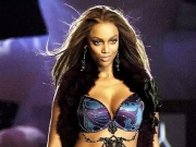 Thời trang - Tyra Banks trở lại Victoria's Secret sau 19 năm