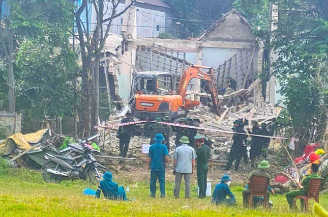 Xôn xao vụ nổ liên hoàn ở Nghệ An: Lực lượng công binh vào cuộc rà quét vật liệu nổ