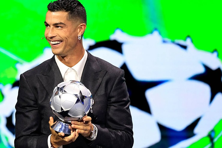 Ronaldo trong lễ bốc thăm Cúp C1 của UEFA