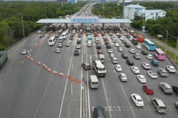 Tin tức ô tô - Đề xuất 8 trường hợp phải tạm dừng thu phí sử dụng đường bộ trên cao tốc