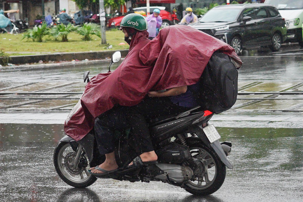 Các tuyến đường tại Hà Nội ùn tắc nghiêm trọng do người dân về quê sớm trước lễ 2/9