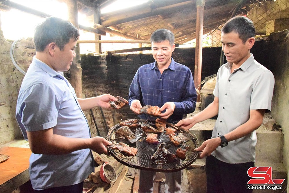 Sản phẩm cá trắm hun khói của HTX nông nghiệp Chiềng La.