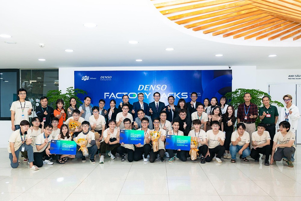 Thí sinh giành giải cuộc thi năm 2023 tổ chức tại campus Hola Park Codecation FPT Software