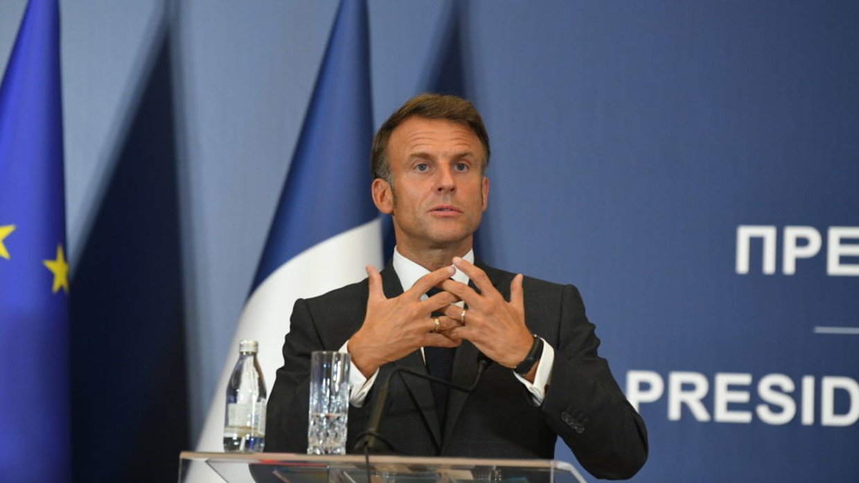 Tổng thống Pháp Emmanuel Macron phát biểu trong chuyến thăm Serbia hôm 29/8. Ảnh: Anadolu Agency.