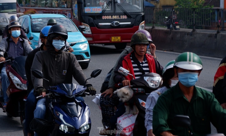 Ngày đầu kỳ nghỉ 2/9: Nhà ga, bến xe đông đúc, sân bay Tân Sơn Nhất thông thoáng bất ngờ - 12