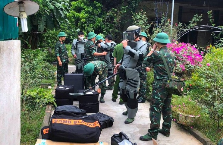 Lực lượng Công binh triển khai dò tìm vật liệu nổ sau vụ nổ thương vong tại Nghệ An