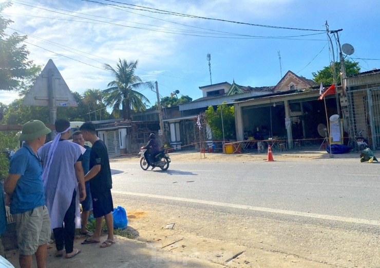 Lực lượng Công binh triển khai dò tìm vật liệu nổ sau vụ nổ thương vong tại Nghệ An