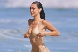 Thời trang - Bella Hadid mặc bikini dây đi biển