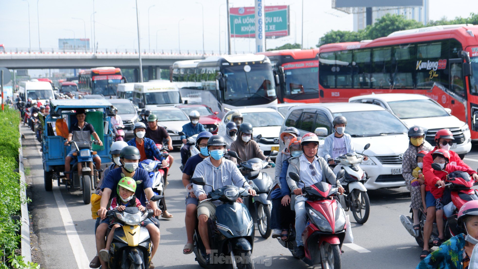 Ngày đầu kỳ nghỉ 2/9: Nhà ga, bến xe đông đúc, sân bay Tân Sơn Nhất thông thoáng bất ngờ - 10