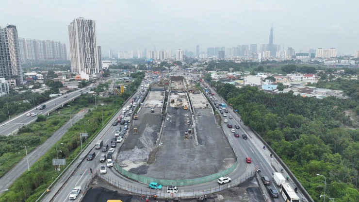 Làn sóng giao thông đổ về cao tốc TPHCM - Long Thành - Dầu Giây ngày lễ