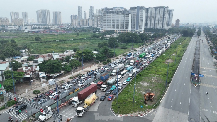 Làn sóng giao thông đổ về cao tốc TPHCM - Long Thành - Dầu Giây ngày lễ