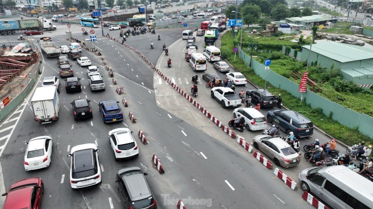 Làn sóng giao thông đổ về cao tốc TPHCM - Long Thành - Dầu Giây ngày lễ