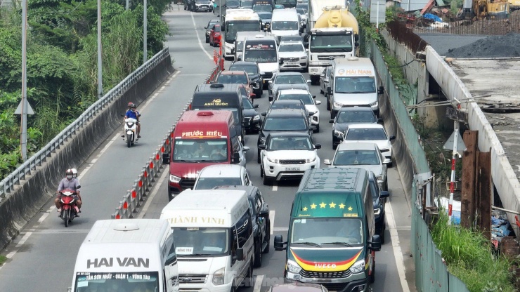 Ách tắc nghiêm trọng trên cao tốc TPHCM - Long Thành - Dầu Giây trong ngày thứ hai kỳ nghỉ lễ