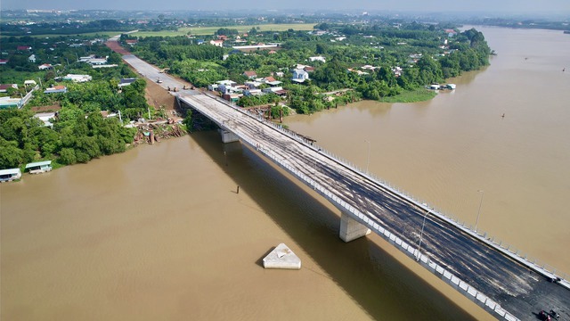 Cầu Bạch Đằng: Tuyến giao thông huyết mạch nối liền vùng Đông Nam Bộ và phía Nam