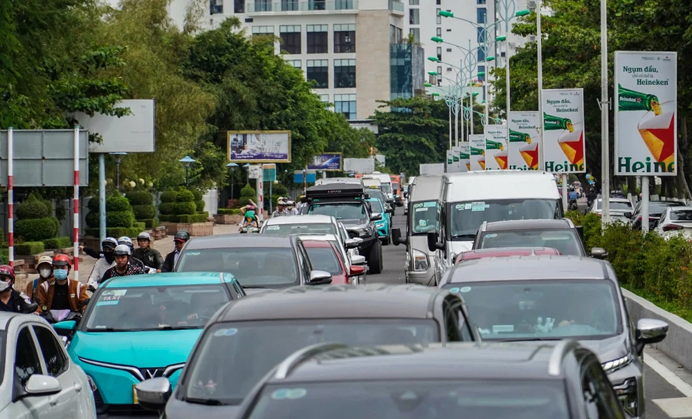 Đường ven biển Nha Trang quá tải trong kỳ nghỉ Quốc khánh