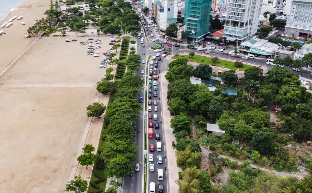 Đường ven biển Nha Trang quá tải trong kỳ nghỉ Quốc khánh