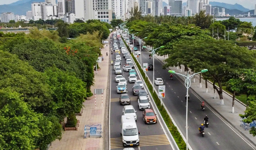 Nha Trang chật cứng ô tô trong kỳ nghỉ lễ Quốc khánh