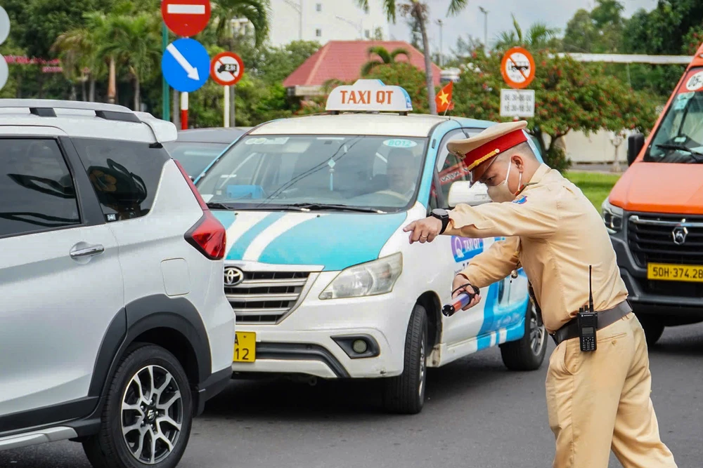 Nha Trang chật cứng ô tô trong kỳ nghỉ lễ Quốc khánh