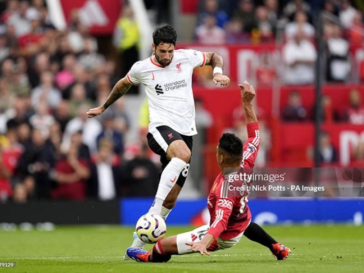 Casemiro thành thảm họa của MU, giúp Liverpool mở hội