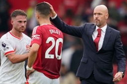 Ten Hag nổi cáu với phóng viên, tuyên bố "cứng" dù MU thua đậm Liverpool