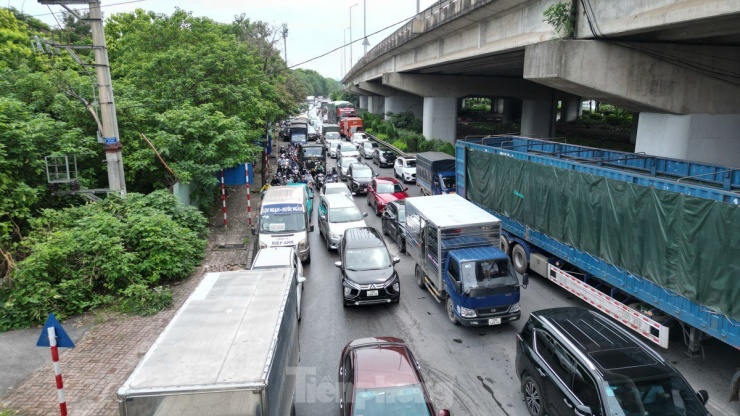 Hà Nội đón lượng lớn người trở lại sau kỳ nghỉ lễ, ùn tắc trên cao tốc Pháp Vân - Cầu Giẽ