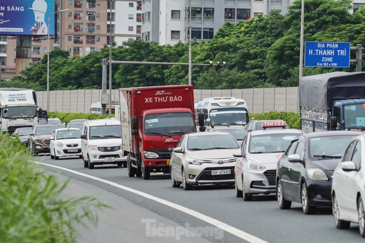 Hà Nội đón lượng lớn người trở lại sau kỳ nghỉ lễ, ùn tắc trên cao tốc Pháp Vân - Cầu Giẽ