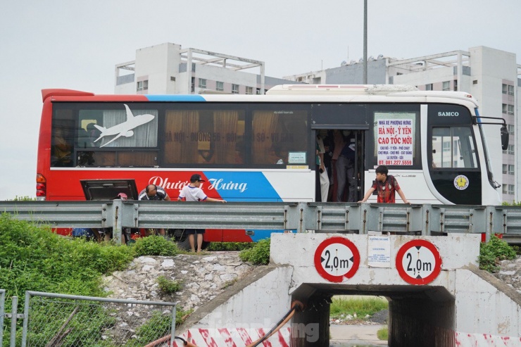 Hà Nội đón lượng lớn người trở lại sau kỳ nghỉ lễ, ùn tắc trên cao tốc Pháp Vân - Cầu Giẽ