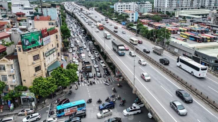 Hà Nội đón lượng lớn người trở lại sau kỳ nghỉ lễ, ùn tắc trên cao tốc Pháp Vân - Cầu Giẽ