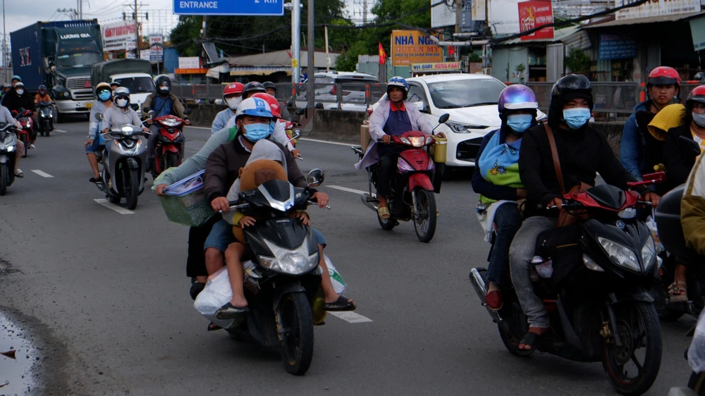 Đổ về thành phố sau kỳ nghỉ lễ: Đoạn đường trở về khó khăn