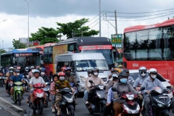 Giao thông cửa ngõ TP.HCM sau kì nghỉ Lễ đang ‘nóng dần’