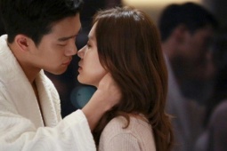 Bạn trẻ - Cuộc sống - Chồng đi việc công ty vài ngày, tôi sốc nặng trước hình ảnh anh ta có hành động lạ với người khác